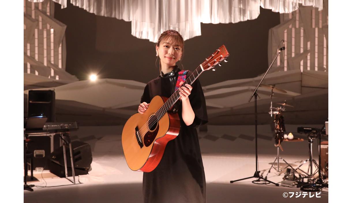 竹内アンナ、NiziU「Make you happy」カバーを26日放送の『MUSIC FAIR』で披露 - 画像一覧（1/2）