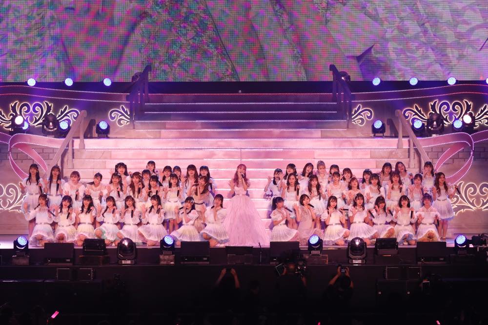 宮脇咲良、HKT48卒業コンサートが大盛況！ IZ*ONE曲の披露や、指原莉乃らとのサプライズ共演も - 画像一覧（9/16）