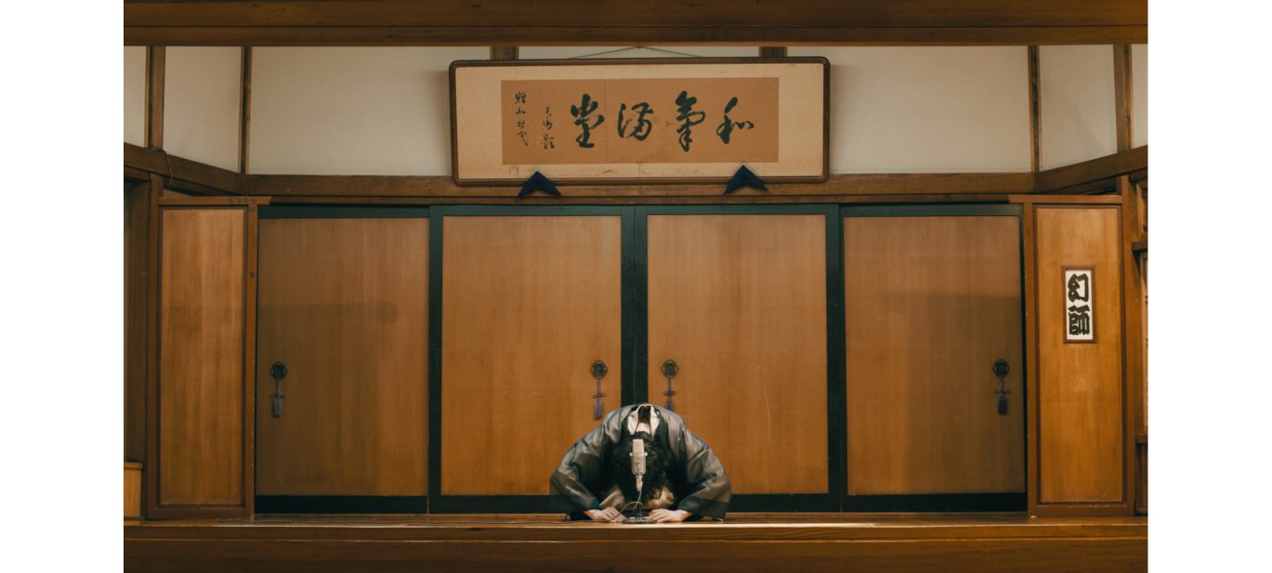 米津玄師、“5人の観客”にフィーチャーした「死神」MVのサイドムービー『消えた死神たち』公開