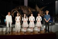 日向坂46・潮＆丹生＆松田がリアルな恐竜の迫力に感動！ 「タイムスリップしたみたい！」 - 画像一覧（11/13）