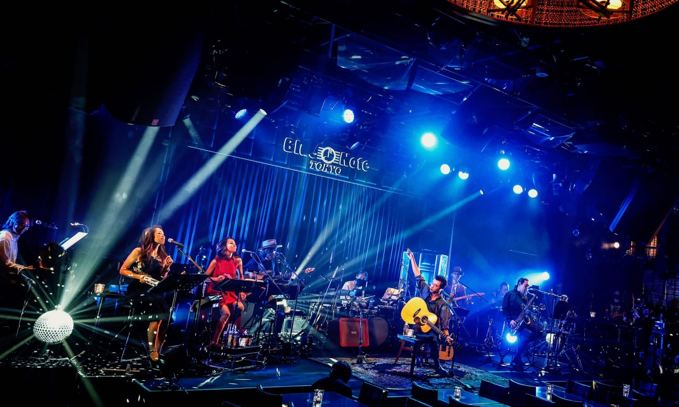 桑田佳祐、ブルーノートで行われた無観客配信ライブの模様を映像作品化！ 新作EPの完全生産限定盤に収録