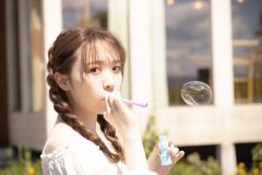 乃木坂46・渡辺みり愛、初写真集より“ピュアスマイルの癒し系カット”公開