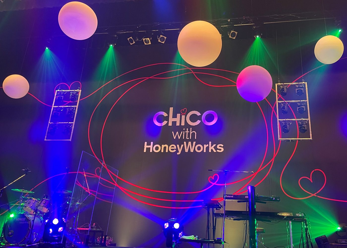 CHiCO with HoneyWorks、本日の中野サンプラザ公演で新曲「我武者羅」のMV撮影をサプライズ決行 - 画像一覧（1/2）