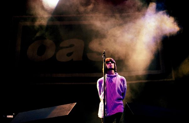 オアシス、映画『オアシス：ネブワース1996』より「リヴ・フォーエヴァー」のライブ映像公開