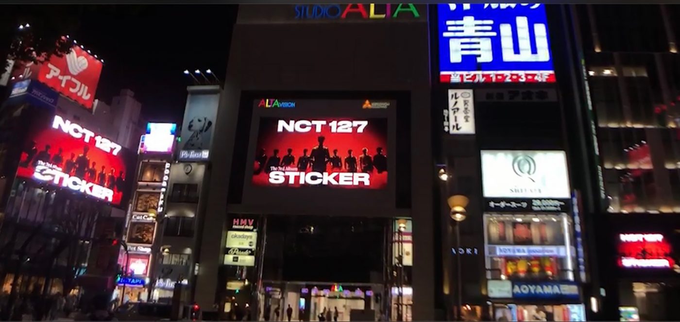 NCT127、渋谷に続いて新宿もジャック！ 新作『Sticker』は早くもミリオンヒットを記録