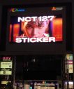 NCT127、渋谷に続いて新宿もジャック！ 新作『Sticker』は早くもミリオンヒットを記録 - 画像一覧（3/5）