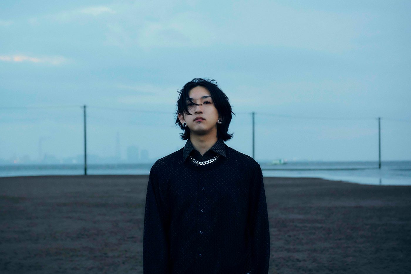 Ayase、「夜撫でるメノウ」がBillboard JAPANの急上昇チャートで初登場1位を獲得