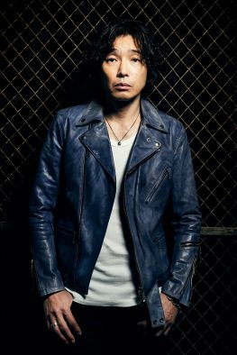 斉藤和義、“マルちゃん 赤いきつね緑のたぬき”新CMに新曲「Over the Season」を書き下ろし