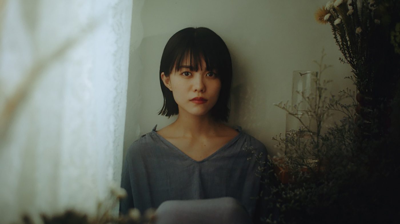 崎山蒼志、映画『かそけきサンカヨウ』主題歌「幽けき」MVに映画の主演女優・志田彩良が出演