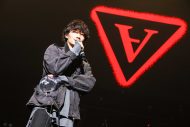 綾野剛、UVERworldのライブにサプライズ登場！ 主演ドラマ『アバランチ』主題歌の初披露を“援護射撃” - 画像一覧（6/7）