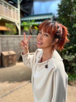 AI、NHK連続テレビ小説『カムカムエヴリバディ』のドラマセット内で歌唱！「女優になった気分です」