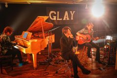 GLAY、高校時代に出演していたライブハウスから生配信。「僕らにできることがあれば、いつでも帰ってきます」