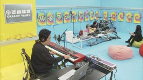岡崎体育＆ヤバイTシャツ屋さん、『よなよなラボ』で“筋トレ追い込みミュージック”を創作