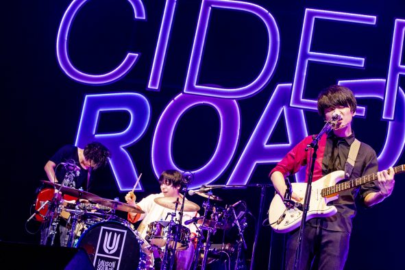 UNISON SQUARE GARDEN、『CIDER ROAD』リバイバルツアーより札幌公演の映像を一部公開