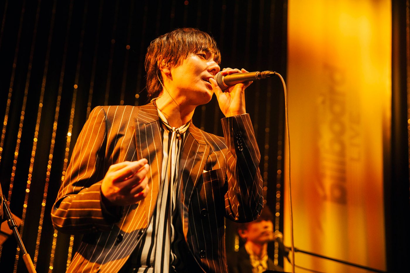 flumpool、初のアコースティックセットでのツアーが地元・大阪で開幕！「大人な冒険を楽しんで！」