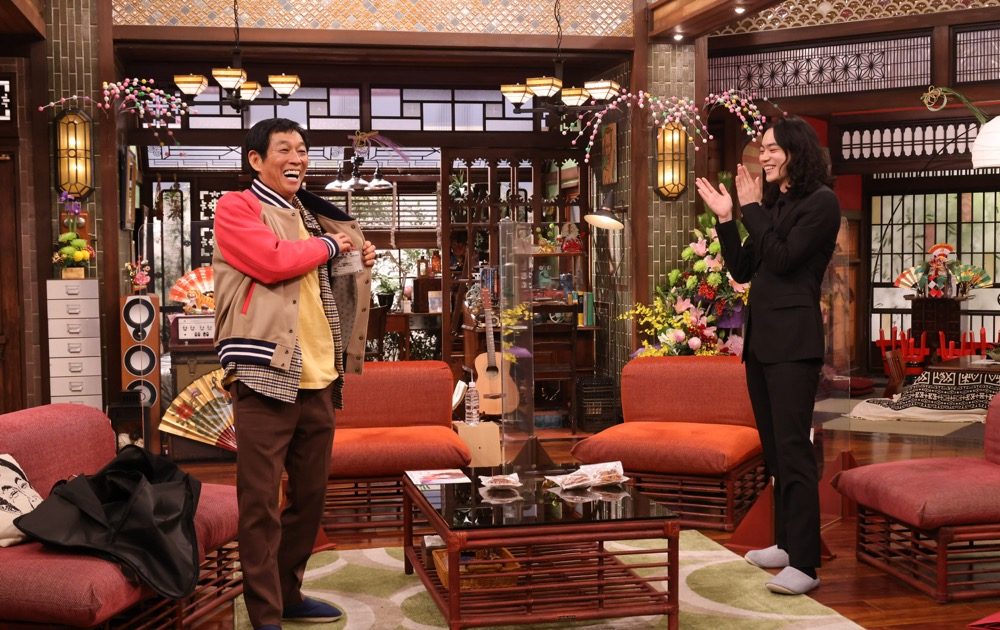 菅田将暉、明石家さんまに自ら縫い上げたジャンパーをプレゼント