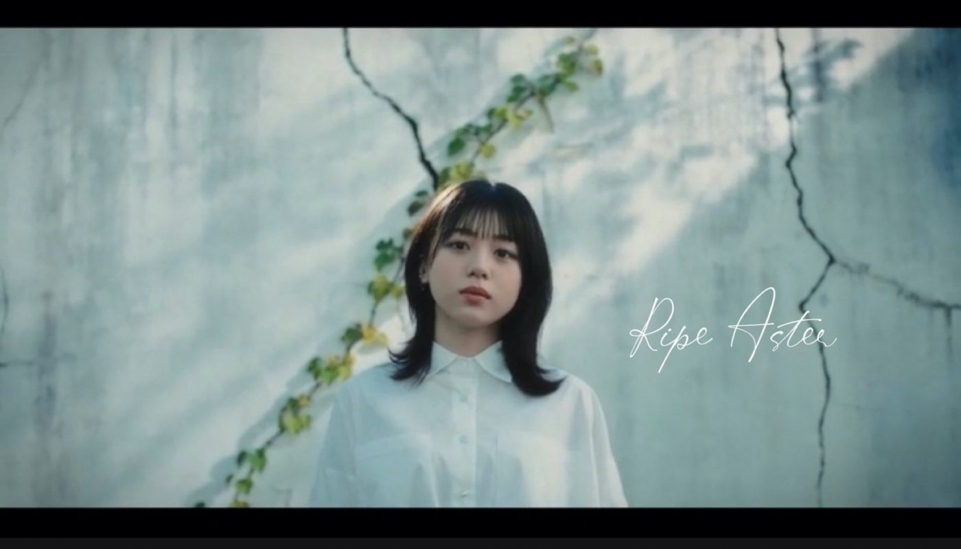 八木海莉、真っ白なキャンバスを青く染める「Ripe Aster」MV公開 - 画像一覧（5/5）