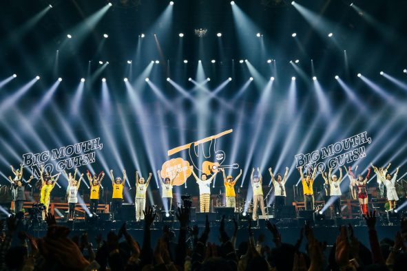 桑田佳祐、ソロ4年ぶりの有観客全国ツアーが満員の横浜アリーナで年越しフィナーレ