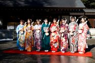 乃木坂46、新成人メンバー8名が乃木神社で成人式！「（私たちは）新・華の2001年組世代」 - 画像一覧（2/9）