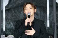 Hey! Say! JUMP・山田涼介、“大怪獣”の上で踊ってみては？の問いに「足元が不安定なのでちょっと厳しいかな」 - 画像一覧（2/8）