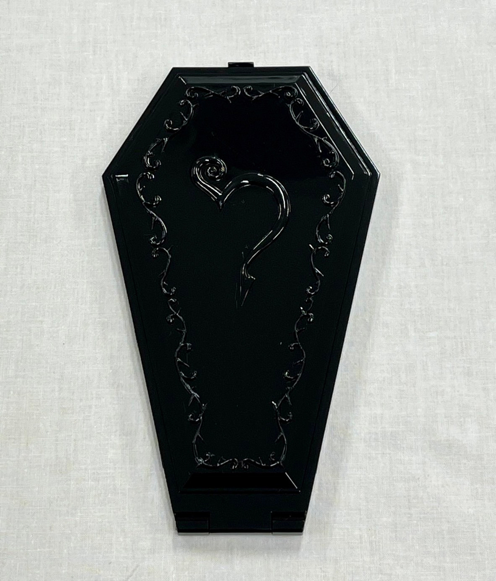 『HYDE COMPLETE BOX 2001-2003』、特典絵柄＆商品に同梱される棺桶型ミラーのヴィジュアル解禁 - 画像一覧（3/9）