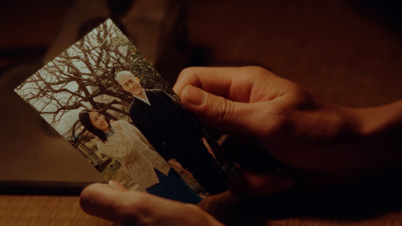 森山直太朗、新曲「愛してるって言ってみな」MV公開！デビュー20周年、初の丸刈りで華麗に踊る - 画像一覧（4/8）