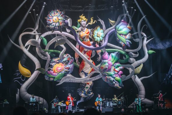 ゆず25周年アリーナツアーのステージアートビジュアルを、現代美術家・松⼭智⼀が担当