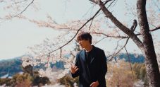 Qyoto、桜が咲き誇る春の京都・真如堂＆大覚寺で撮影した「花時雨」MV公開 - 画像一覧（13/14）