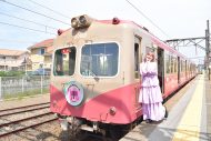 きゃりーぱみゅぱみゅ、銚子電鉄「問題だらけの“もんだいがある”きゃりー電車」に初乗車 - 画像一覧（2/8）