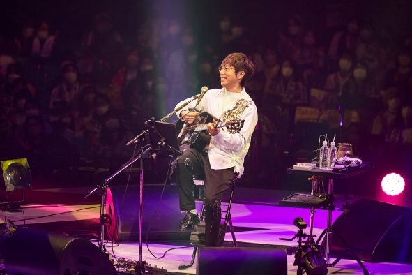 高橋優、『弾き語り武道館～黒橋優と白橋優～』に密着したスペシャ特番の放送が決定