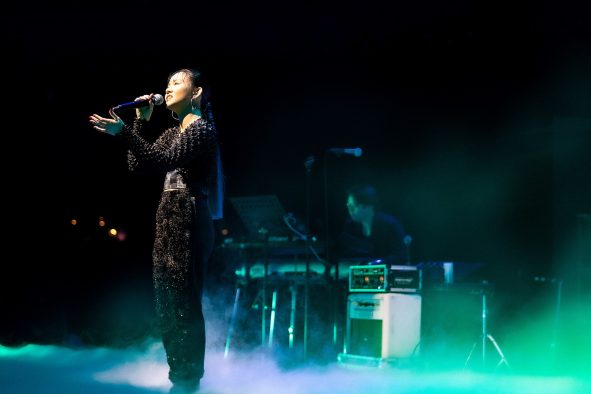 遥海、世界各国の一流スケーターたちのパフォーマンスとともに新曲「ZONE」を初歌唱