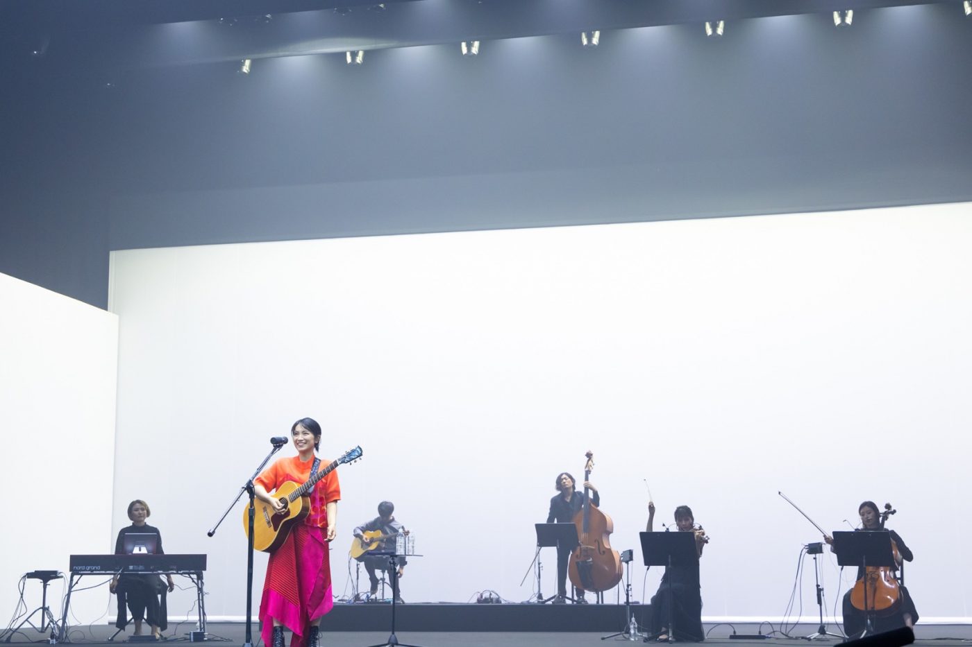 初の有観客ライブ『INSIDE THE FIRST TAKE』レポート。miwa、Creepy Nutsらが一発撮りで音楽と向き合った2日間 - 画像一覧（24/37）