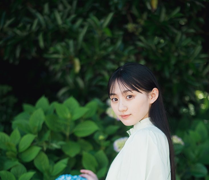 乃木坂46 5期生・川崎桜、初表紙を飾る『B.L.T.』で透明感溢れる