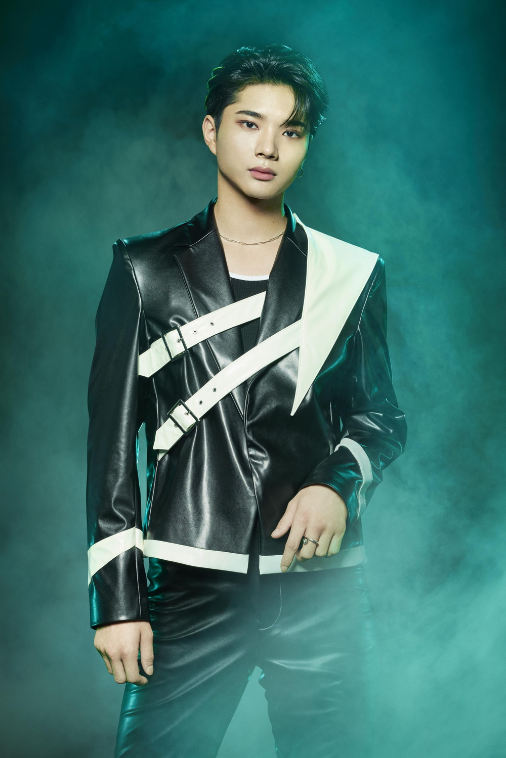 OWV、6thシングル「Time Jackerz」のジャケット写真＆新ビジュアル解禁 - 画像一覧（5/8）