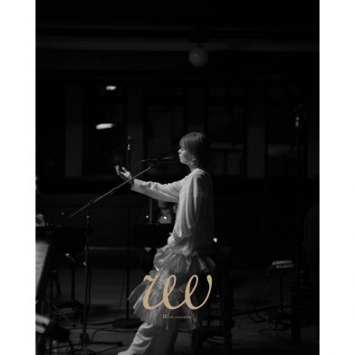 足立佳奈、『With ensemble』に登場。「面影」をハープとオーケストラ演奏とともに披露