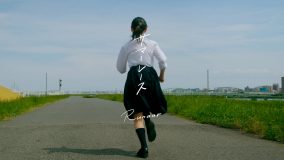 女子高生が夏の東京を駆ける！ Runaar、新曲「サマーレース」MV公開