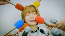斉藤朱夏、“やんちゃかわいい”を詰め込んだ「イッパイアッテナ」MV公開 - 画像一覧（4/11）
