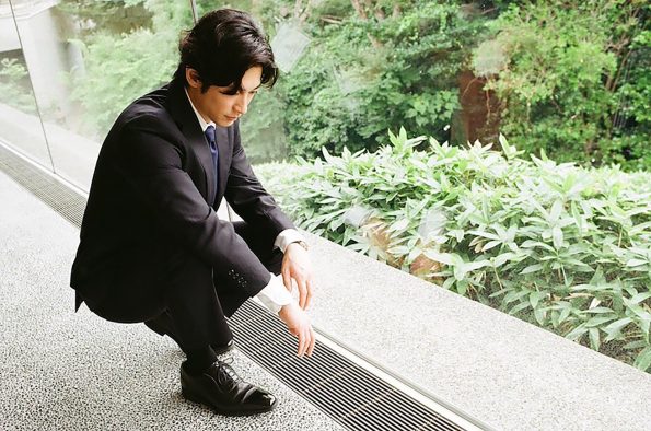 岸井ゆきのが撮影！ ディーン・フジオカの“空調確認中”なオフショットに大反響