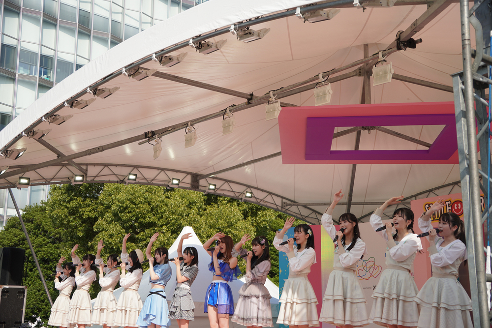 STU48、平和への願いを込めて広島ゆかりのアイドルたちと「花は誰のもの？」を披露 - 画像一覧（1/11）