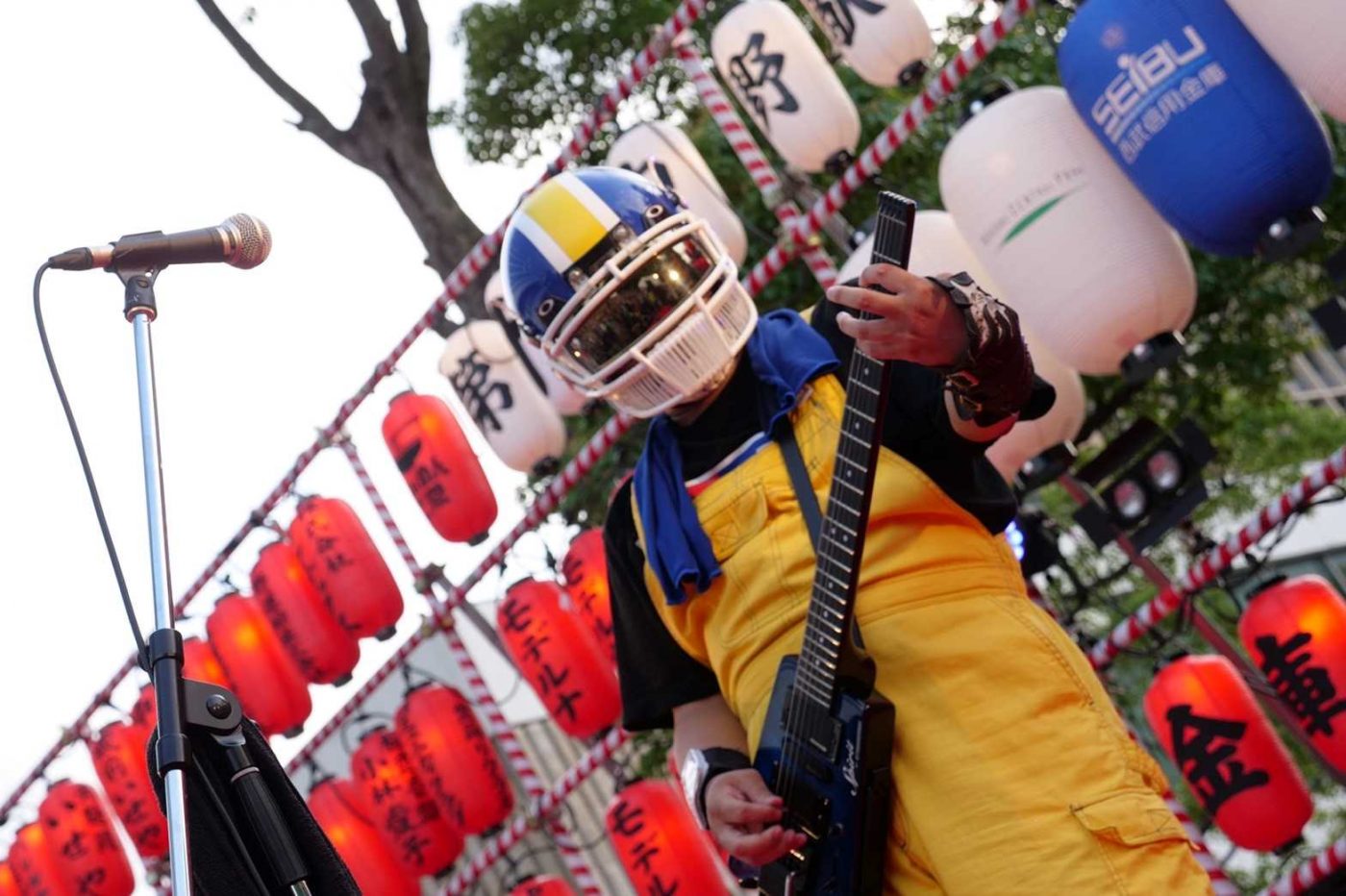 ザ・リーサルウェポンズ、地元・中野駅前大盆踊り大会でフリーライブを開催！ 1千人以上が集結 - 画像一覧（5/7）