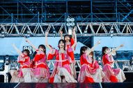 櫻坂46、富士急で『W-KEYAKI FES.2022』閉幕！ 尾関梨香・原田葵の卒業セレモニーも実施 - 画像一覧（9/52）