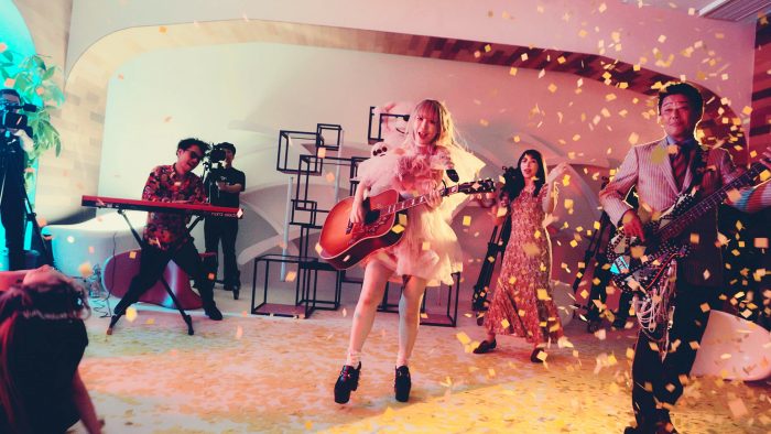 坂上忍がベースの演奏を披露！ 大森靖子、新曲「前説ADvance」MV公開