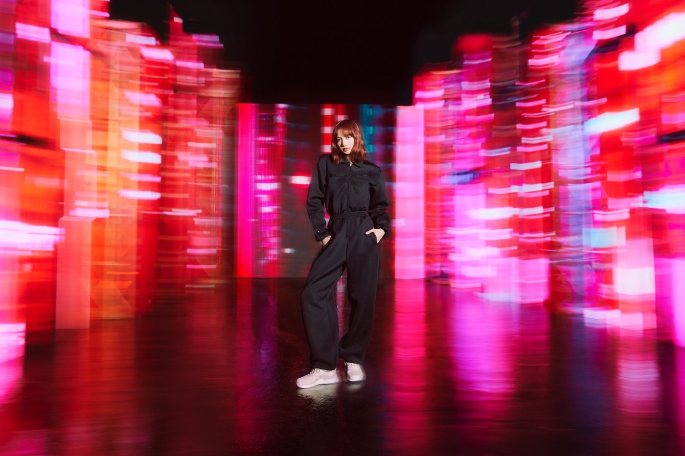 BLACKPINK、アディダス「NMD_V3」をクールに履きこなす新ビジュアル公開 - 画像一覧（4/5）