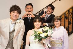 香取慎吾主演映画『犬も食わねどチャーリーは笑う』より、幸せいっぱいの結婚式シーン写真公開