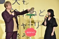 香取慎吾、主演映画に出演したフクロウとの間に微妙な空気!?「鳥と人生で接したことってありますか？」 - 画像一覧（4/5）