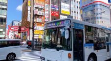 眉村ちあき、新宿・渋谷を走行中のバス車内で熱唱！ 白熱のライブバス イベントレポート到着 - 画像一覧（17/20）
