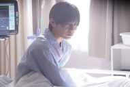 ドラマ『親愛なる僕へ殺意をこめて』病院で目を覚ました山田涼介＝“B一”のシーンカットにファン騒然！ 「ビジュ良すぎ」 - 画像一覧（2/5）