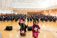 ハマ・オカモト（OKAMOTO’S）×Rei、フェンダーのイベントで中学生に音楽の特別レッスン！スペシャルセッションも披露 - 画像一覧（12/12）