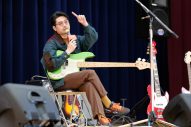 ハマ・オカモト（OKAMOTO’S）×Rei、フェンダーのイベントで中学生に音楽の特別レッスン！スペシャルセッションも披露 - 画像一覧（5/12）