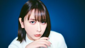 藍井エイル、4年ぶりのアルバム。様々なタイプの楽曲へトライした歌声が示す彼女の進化。10周年を経て歩む23年のキーワード